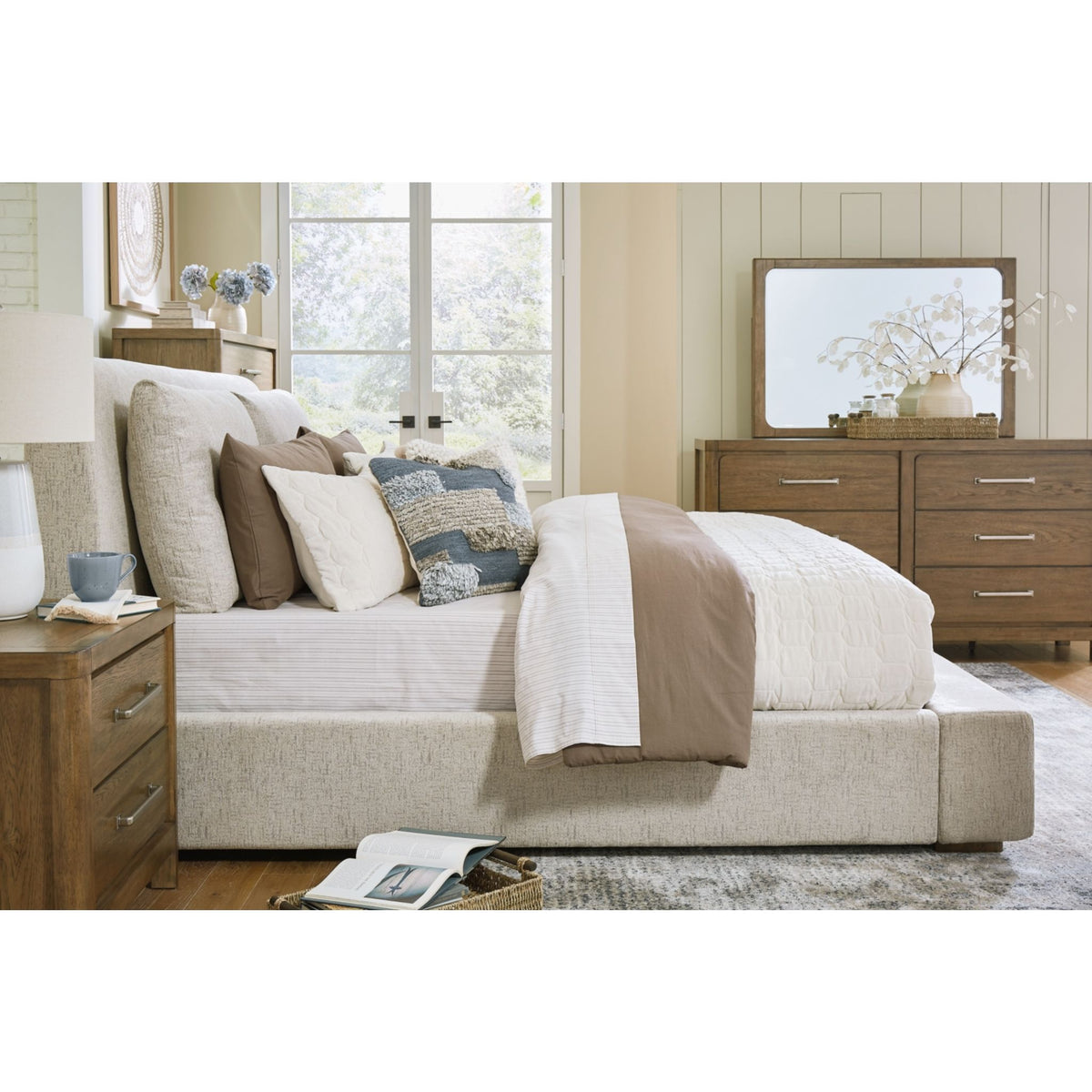 Cabalynn Upholstered Bed